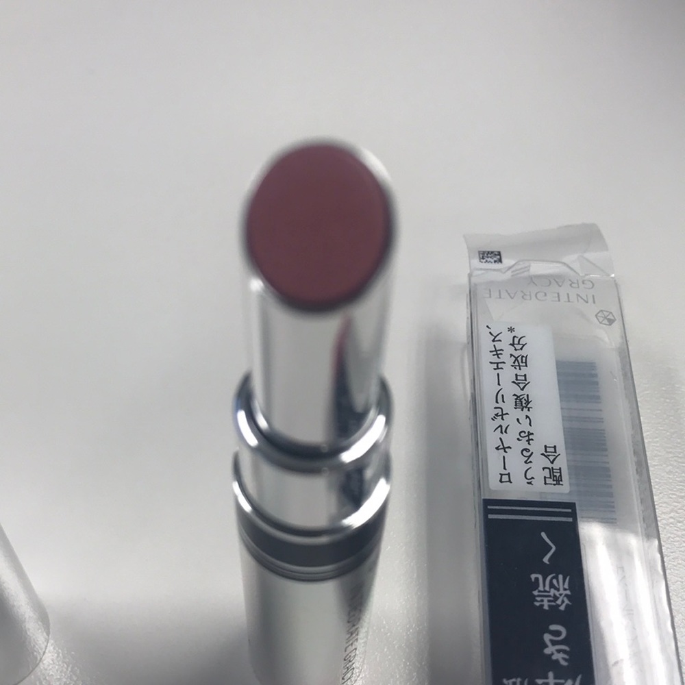 Cosmetics - Picture 2 of 3